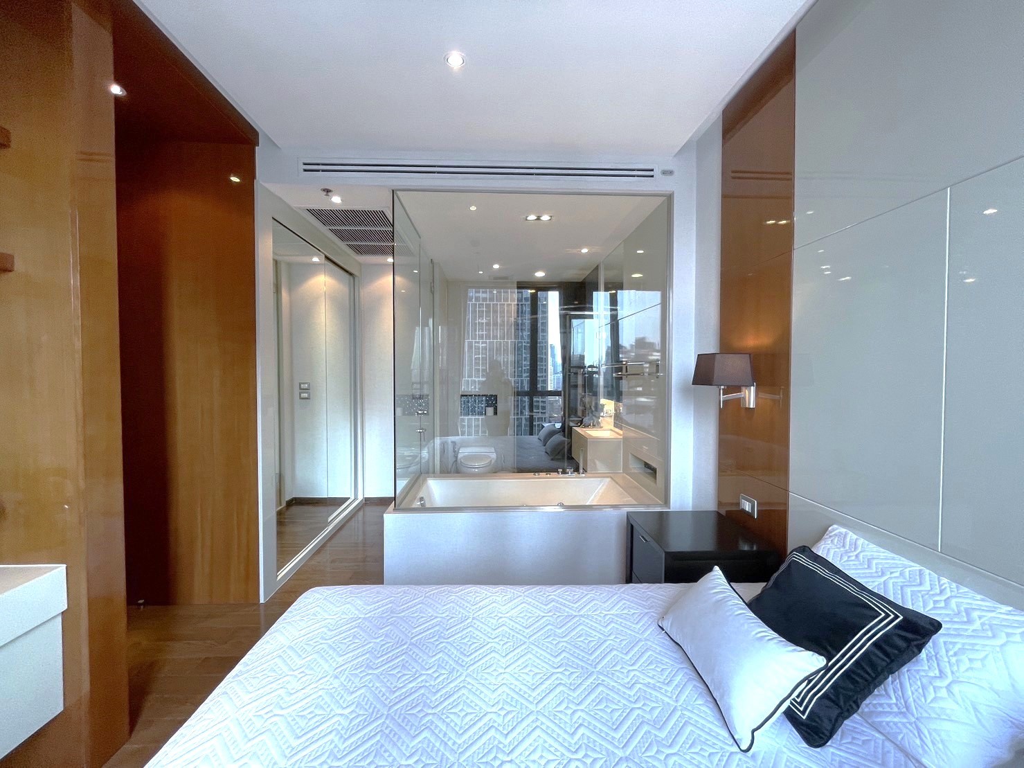 The Address Sukhumvit 28 Safe comfortable peaceful 18th floor BTS Phrom Phong