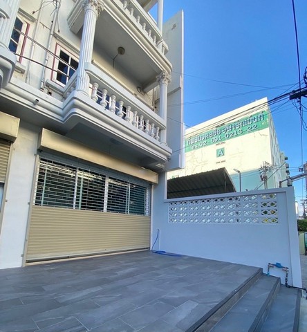 บ้านให้เช่า3 ชั้น ห้วยขวาง 3ห้องนอน ประชาราษฎร์บำเพ็ญซอย 9 ใกล้7-11  และMrt ห้วยขวาง