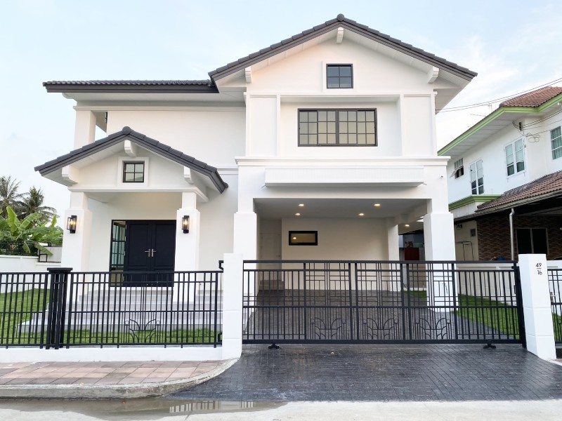 ขายบ้านหรู บ้านเดี่ยว 2 ชั้น มบ.ราชพฤกษ์ บางบอน 4  ตกแต่งใหม่ ใกล้เดอะมอลล์ บางแค เนื้อที่ 102.9 ตรว 3นอน 3น้ำ หน้าบ้านหันไปทาง ทิศเหนือ