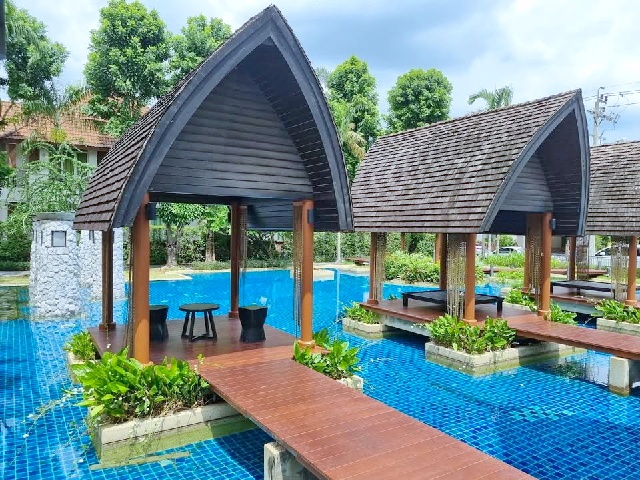 กรุงเทพกรีฑา พระราม9  APL ลาดกระบัง 2กม. ให้เช่าคฤหาสน์เดี่ยว Pool Villa 2 ชั้น 75 ตร.วา.250 ตร.ม. ม.นานาชาติแสตมฟอร์ด 7.6 กม.4 นอน 3 น้ำ 