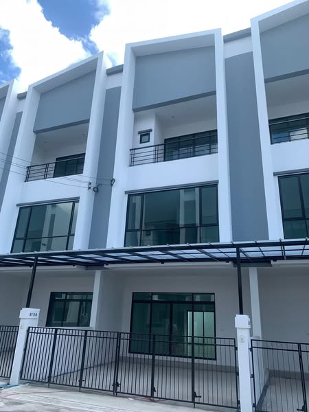 ID :  321 ให้เช่า RENT TOWNHOME ทาวเฮ้าส์ใกล้รถไฟฟ้าอุดมสุข ใกล้ ใกล้รถไฟฟ้าอุดมสุข 40000 THAI BAHT 3 Bedroom 4 น้ำ area 25 sq.wa ทำเล-ทอง