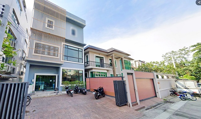 สุขุมวิท71 ปรีดีพนมยงค์ มีลิฟท์ในตัว BTS พระโขนง 900ม.ให้เช่าโฮมออฟฟิศ  3 ชั้น  รร.นานาชาติเซนต์แอนดรูว์ 1.2 กม.3 ออฟฟิศ 2 น้ำ