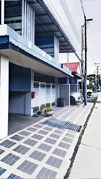 ขายทาวเฮ้าส์ 2 ชั้น หมู่บ้านพนาสนธิ์ 2 ซ.นิมิตรใหม่ 1 Renovate ใหม่ สวยสะอาด เนื้อที่ 18.6 ตรว 2นอน 2น้ำ