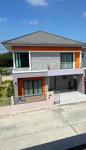 บ้าน หมู่บ้าน ใจกลางเมืองชลบุรี 70 sq.wa 3นอน 6109260 THAI BAHT ราคาจับต้องได้