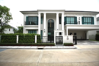 BH3685 ให้เช่าบ้านเดี่ยวหลังใหญ่ 2 ชั้น ตกแต่งใหม่ โครงการเศรษฐสิริ บางนา กม.10 (Sansiri 10 East) บ้านใหม่ สวยหรู พร้อมเข้าอยู่ทันที แปลงมุม