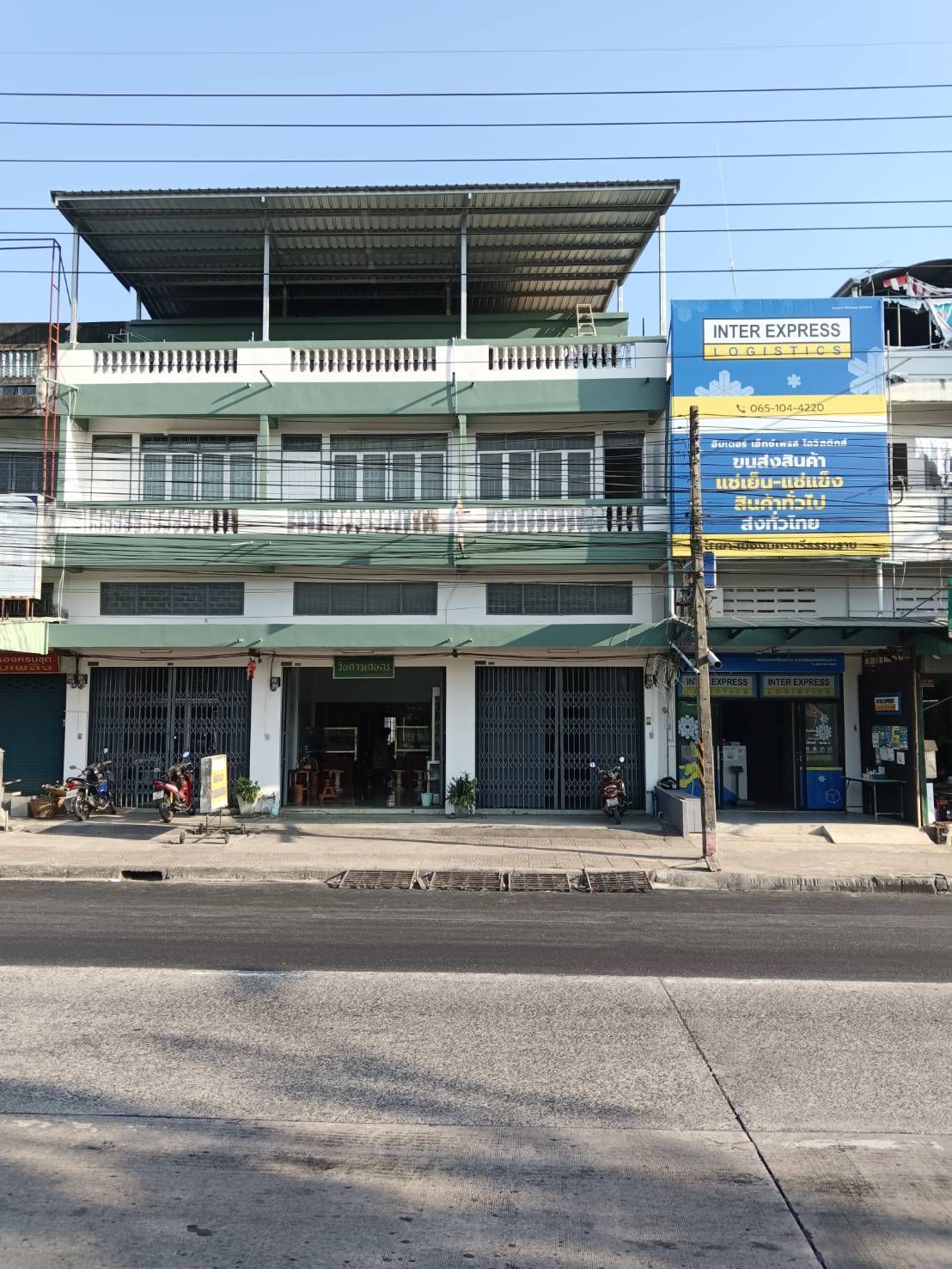 ตึก ตึกเเถวติดถนนกะโรม นครศรีธรรมราช ใกล้เเมคโครนครศรีธรรมราช1.7กิโล 15000 BAHT 3BEDROOM 25 ตร.ว. ใกล้ เเมคโครนครศรีธรรมราช SECRET DEAL!! นครศรีธรรมราช   