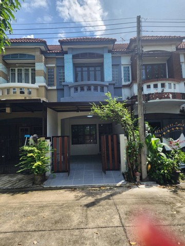 townhome ปาริชาติ 345 ใหญ่ขนาด 18 ตร.วา 0 งาน 0 RAI  1700000 BAHT GOOD บ้านรีโนเสวทแล้ว พร้อมอยู่ แถมแอรฺ์ 2 ตัว