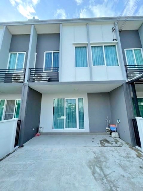 เทคนิคมีนบุรี 2 กม MRT บางชัน 800 ม. 3นอน ให้เช่าทาวน์โฮม 2 ชั้น 20ตร.วา.158 ตร.ม.รามอินทรา 115-119 2 น้ำ  รพ.เสรีรักษ์ 1.7 กม.