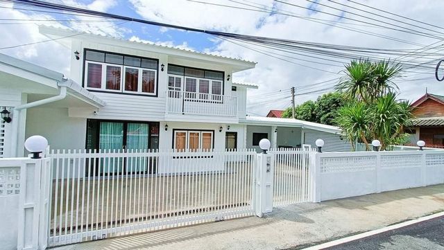 ขายบ้านพักตากอากาศ #โซนสันป่าตอง 2.99 ล้าน 91 ตรว. 4 นอน 3 น้ำ บ้าน 2 ชั้น สไตล์ Local house #บ้านหัวมุม #น้ำไม่ท่วม #เหมาะสำหรับผู้สูงอายุ