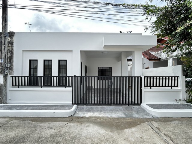 หมู่บ้านพนาสนธิ์เทพอนุสรณ์ภูเก็ต ทาวน์โฮมรีโนเวทใหม่ 35วา 3ห้องนอน 2ห้องน้ำ ใกล้วัดเทพนิมิตร