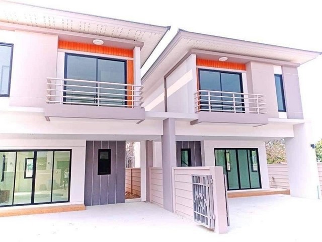 บ้าน หมู่บ้าน ใจกลางเมืองชลบุรี   3779100 BAHT 3 BEDROOM 39 ตารางวา คุ่มค่า ชลบุรี   