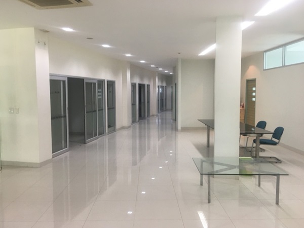 ขายด่วน ๆ รง. ในนิคมอุตสาหกรรมการสินสาคร  ราคาขาย 250 ล้านบาท  อาคารโรงงาน : ตัวโรงงาน โกดังเก็บสินค้า โรงอาหารสำหรับพนักงาน ที่จอดรถสำนักงาน : ห้องผู้บริหาร ห้องทำงาน  3 ตร.ว. 2 งาน 14 ไร่ 0นอน18ห้องน้ำ 250000000 บาท เข้าออกได้หลายทาง