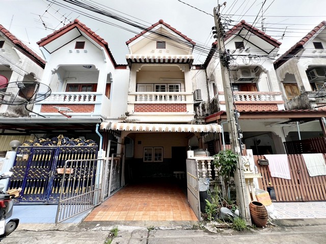 ทาวน์เฮ้าส์ 2 ชั้น หมู่บ้านเลิศอุบล วัชรพล บางเขน กรุงเทพฯ 