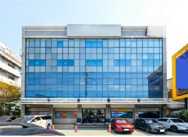 MRT ศรีนุช 1.1 กม. โรบินสัน ศรีนครินทร์ 700ม. ให้เช่าอาคารสำนักงาน 4 ชั้น 5 คูหา 199ตร.วา.1,859ตร.ม. 11นอน 7น้ำ