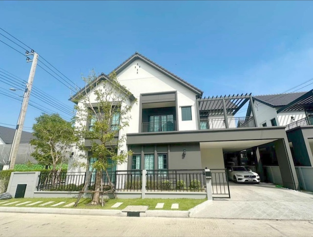 BS988 ขายบ้าน Centro บางนา เฟส 2 หลังมุม ทิศใต้ วิวสวน พร้อมผู้เช่า รับค่าเช่าทันที