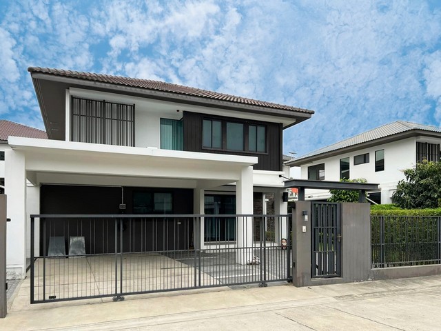 ขาย บ้าน - 12900000 B. 3 Bedroom 3 BR พท. 65 Square Wah 0 ngan 0 ไร่ ไม่ไกลจาก mega bangna ทรัพย์ดีๆ